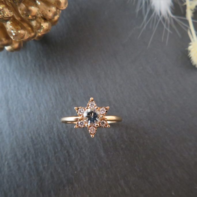 Aquamarin-Ring mit Diamanten in 18K Gold